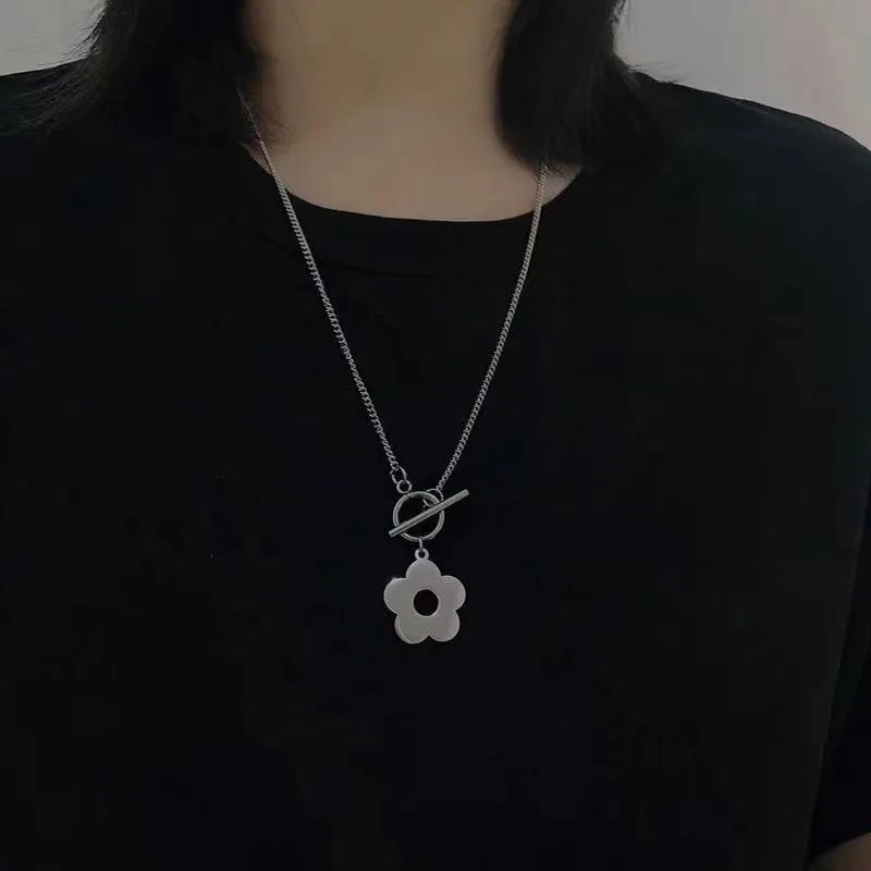 Elegant Double-Layered Butterfly Necklace for Women Elegant Double-Layered Butterfly Necklace for Women